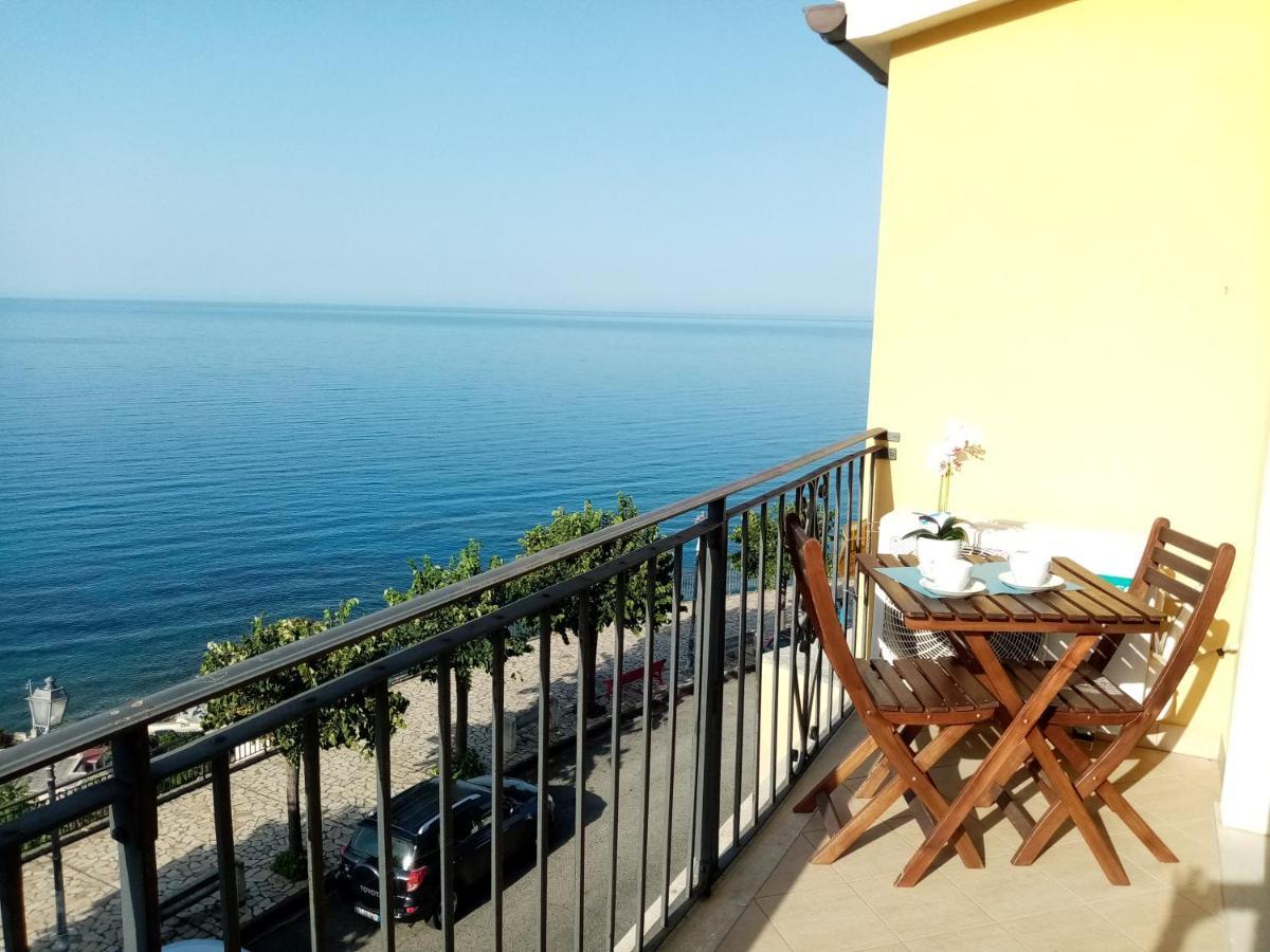 Un Oblo Sul Mare Apartment San Lucido Luaran gambar